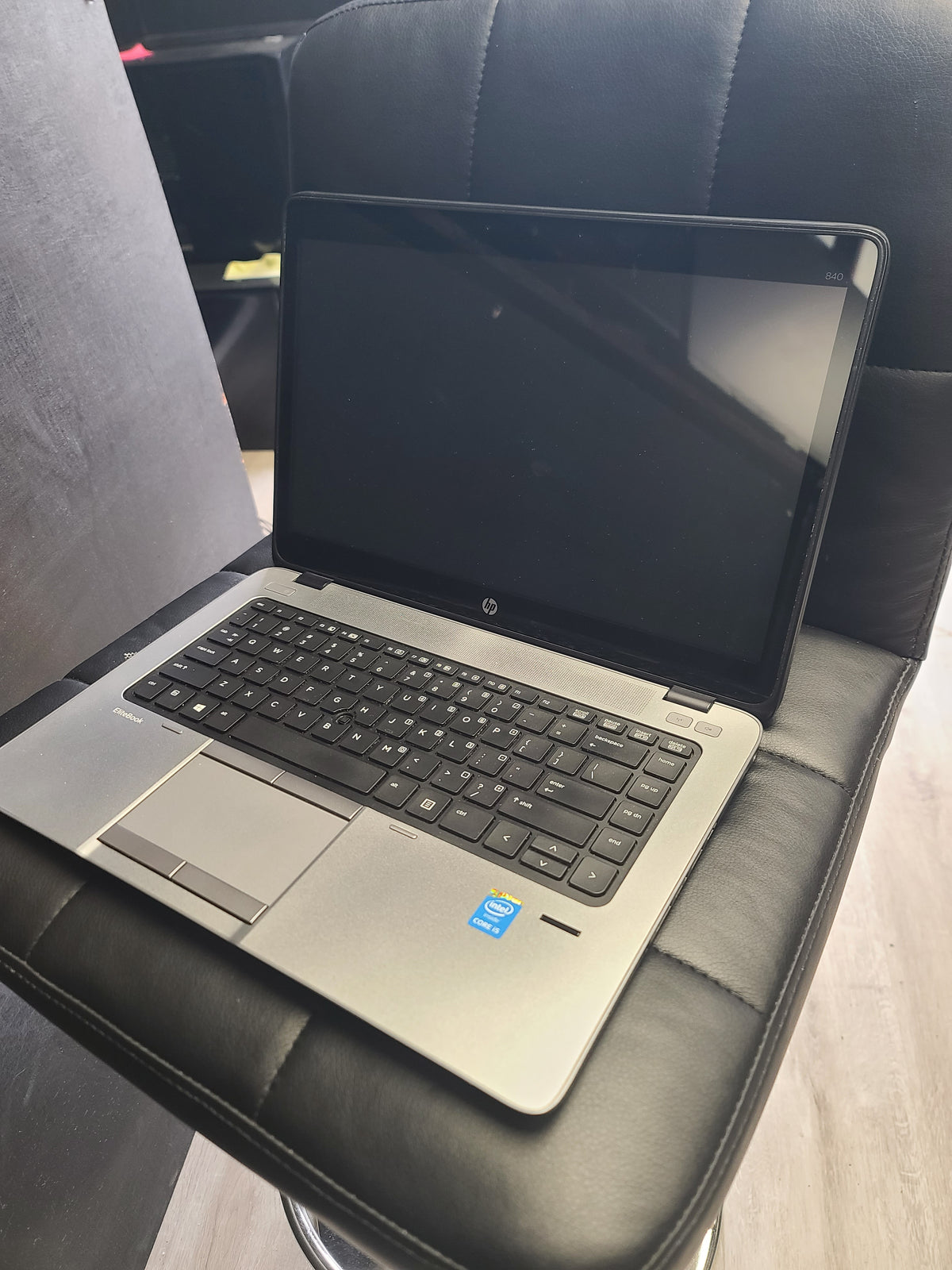 HP i5 8GB 180GB w11H